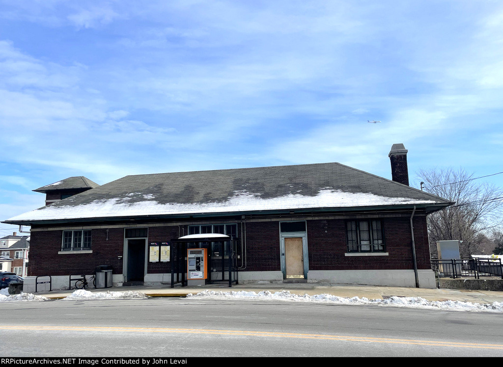 The former DL&W Kingsland Sta building standing on Ridge Road 